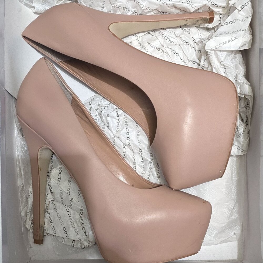 Steve Madden Tan Heels, Size 8.5